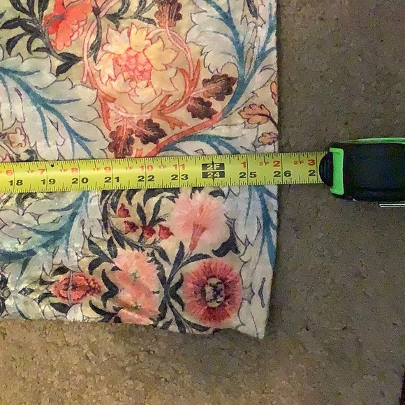 🌹 TeeCo Velvety Flowered Top 🌹 - Picture 7 of 8